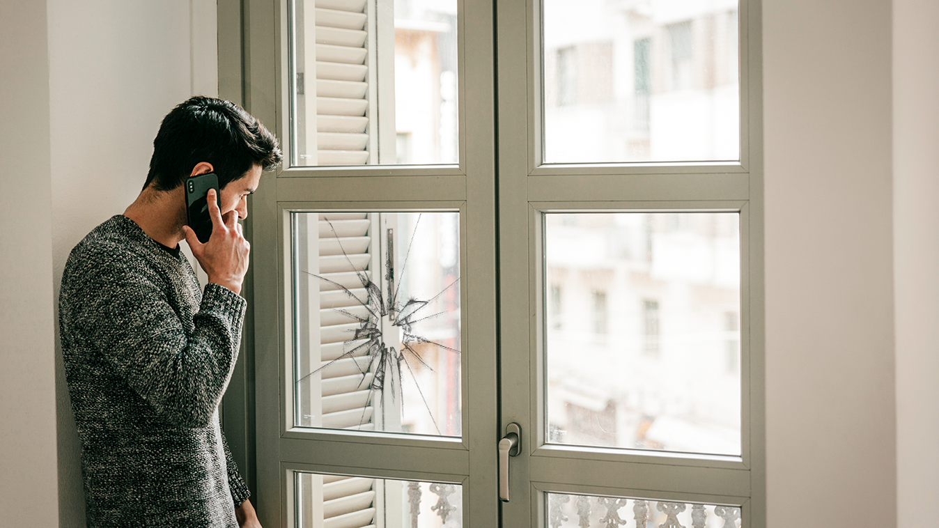 The man out the window. Человек у окна. Человек возле окна. Мужчина у окна. Мужчина возле окна.